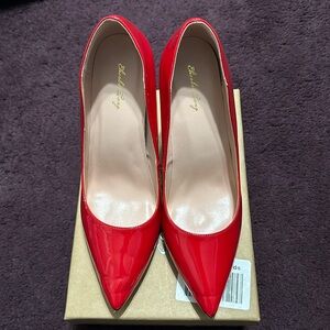 COPY - NWT Size 12 wide width fire red stilettos
